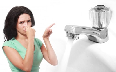Jak usunąć nieprzyjemny zapach wody?