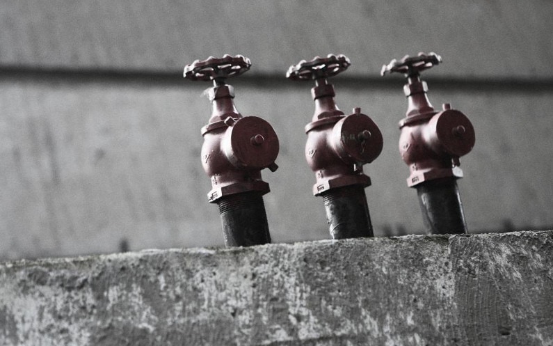 Czy zmiękczanie wody powoduje korozję w instalacjach z miedzi?