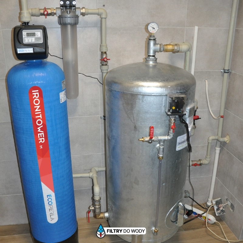 Zamontowany odżelaziacz wody Ecoperla Ironitower