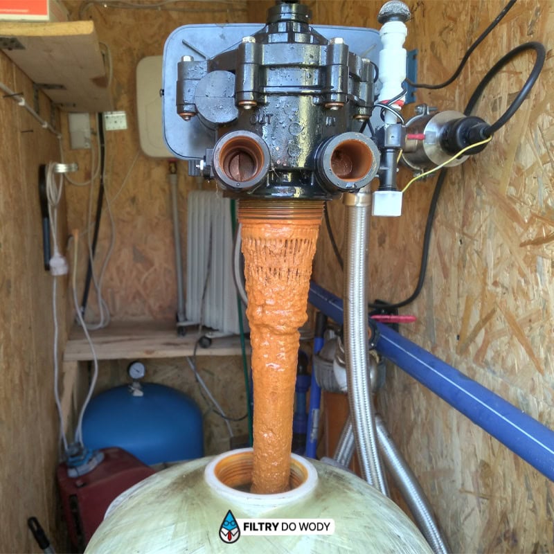 Zaniedbany odżelaziacz wody